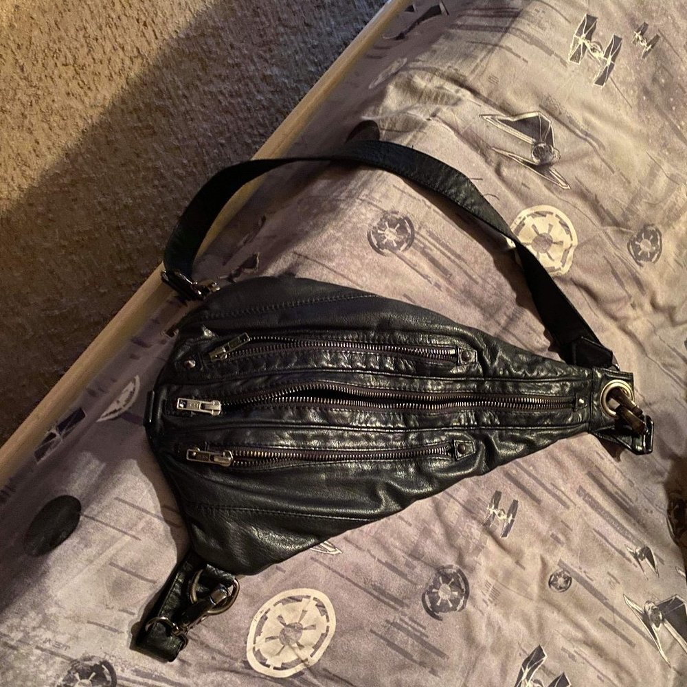 TRI ZIPPER Black Leather with black nickel ardware